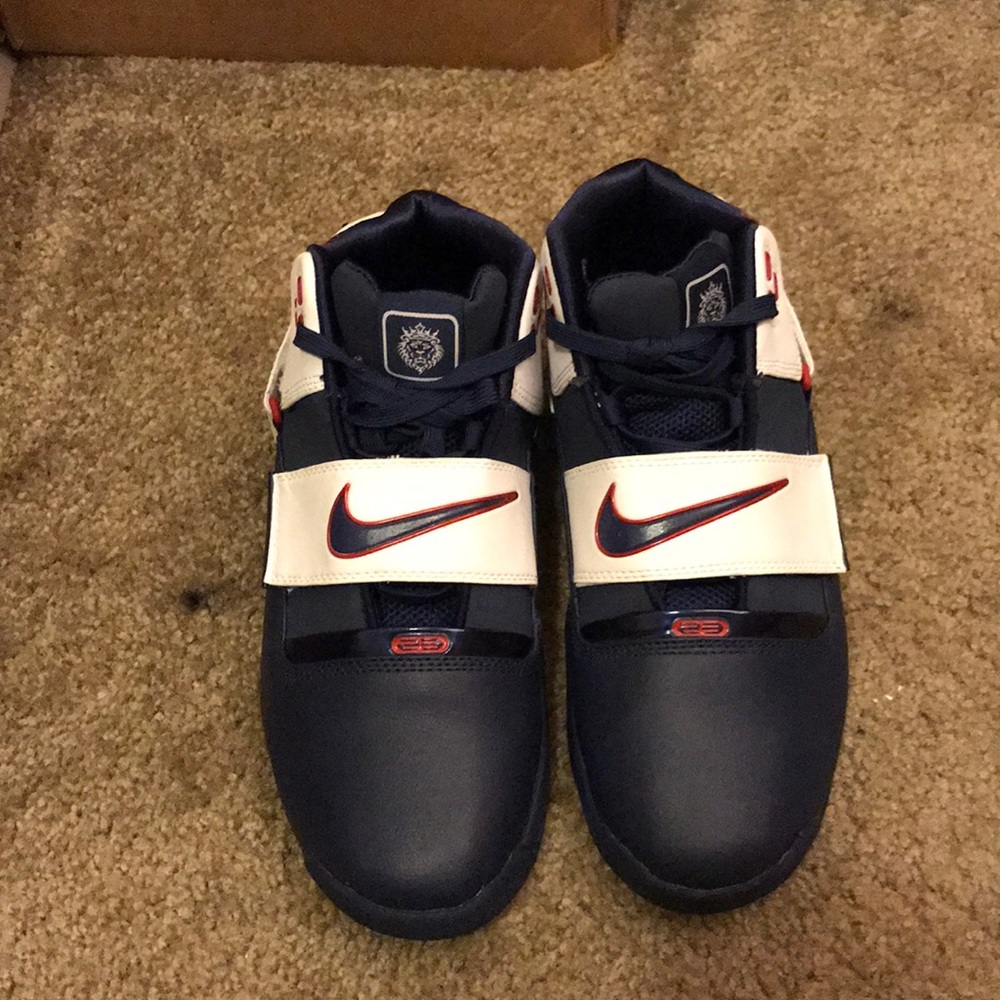 NIKE Zoom LeBron James Soldier
